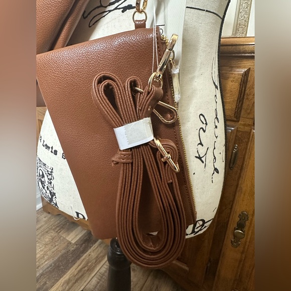 Isabella 2n1 Vegan Leather Bag with a crossbody strap NWT - Picture 3 of 6